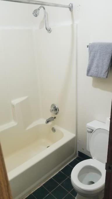 Hotel 2 Queens Hotel Room 228 Wi-Fi Booking Stillwater Exterior foto