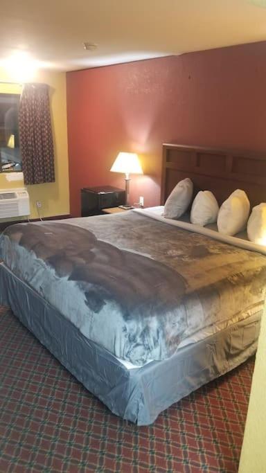 Hotel 2 Queens Hotel Room 228 Wi-Fi Booking Stillwater Exterior foto